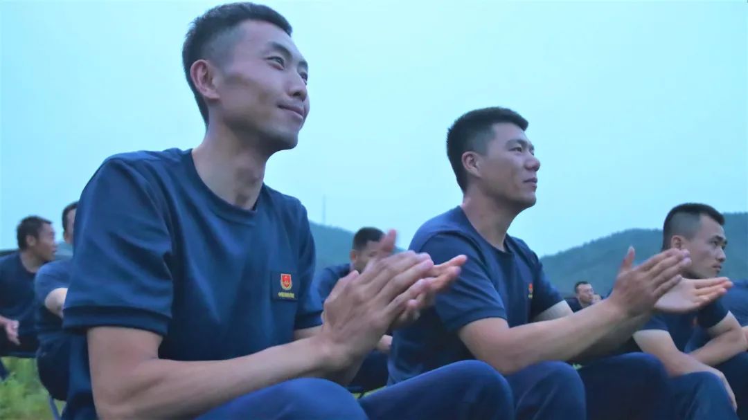 野外驻训丨三尺讲台论剑“四会”政治教员比武风起云涌