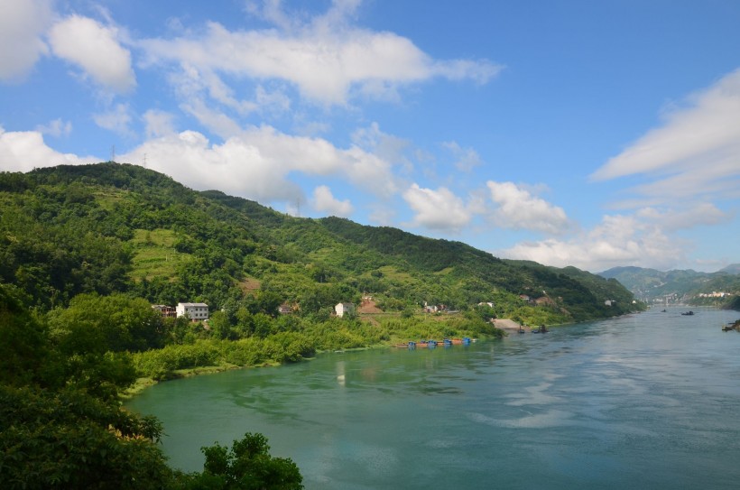 面对美丽的汉江春色，杜牧写下一首唯美绝句，最后一句余味无穷