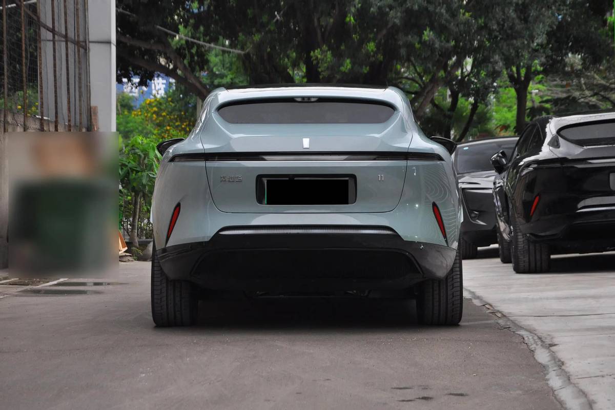 34.99万起的阿维塔11定价高了吗 (阿维塔11实车首发)