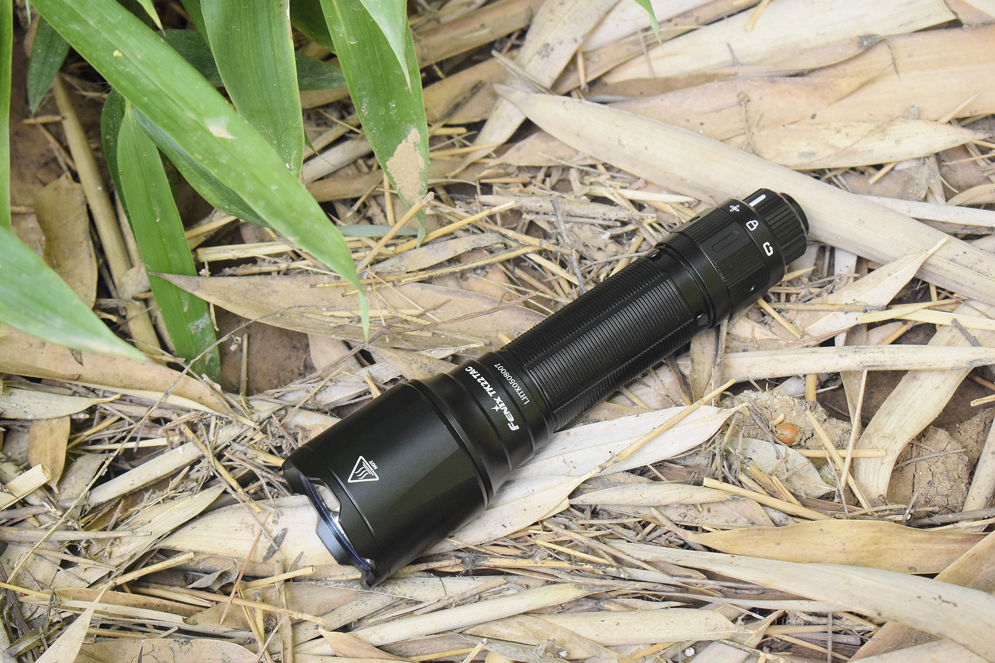 稳定高效,强光压制!Fenix菲尼克斯TK22TAC双模式战术手电体验