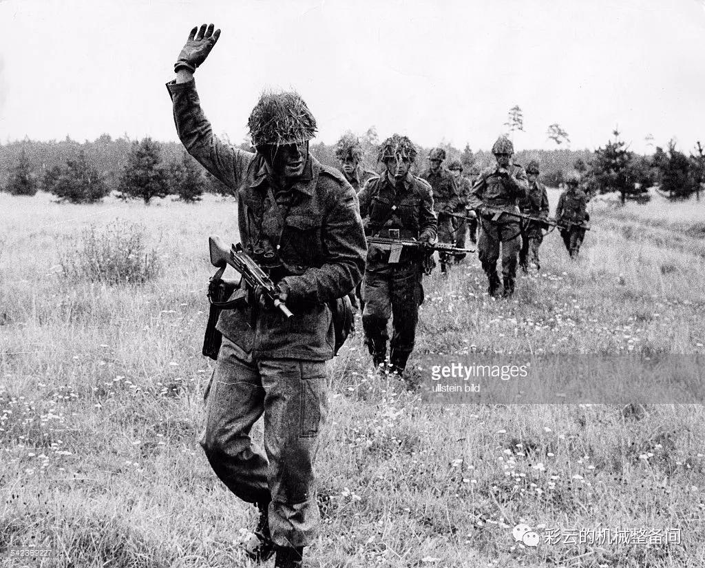 t型冲锋枪,很短的ak式冲锋枪