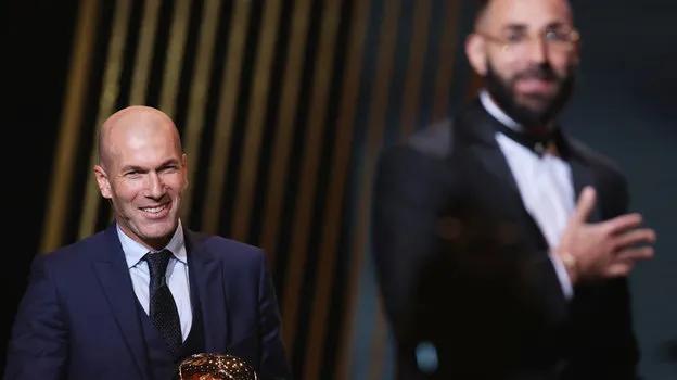 法国队丑闻加剧，更衣室冲突、本泽马与教练对垒、黑人球员被网暴