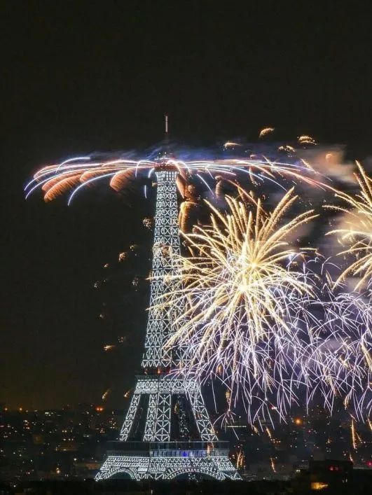 21岁Anais在法国：沉迷奢侈品欠巨额网贷，异国浪子回头拿全额奖