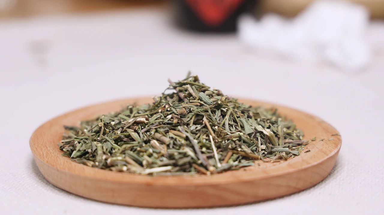 《伤寒六书》之柴葛解肌汤，仅含8味中药，能清泄里热、温清并用