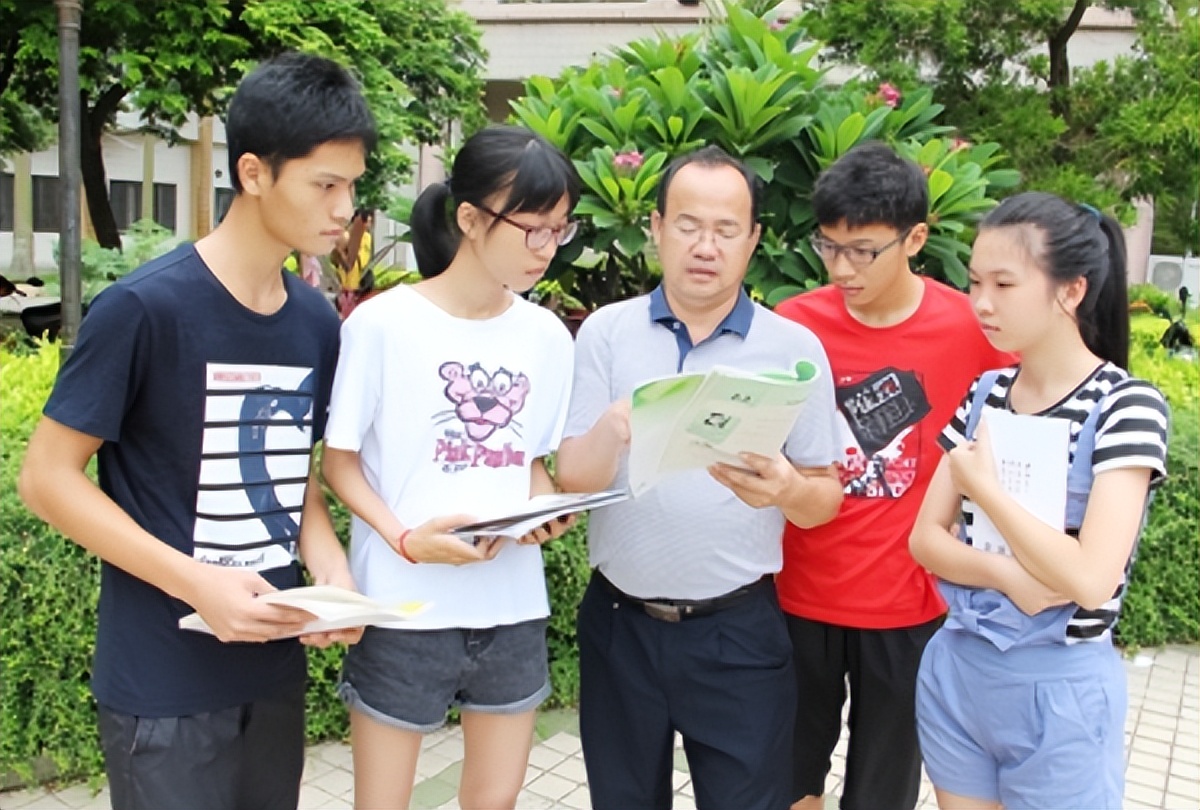 未来十年就业前景好待遇好的专业,工资高好就业的专业排名