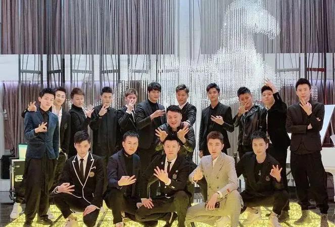 腿被打断！会所头牌男模要求高，真是走了天上人间来了白马会所