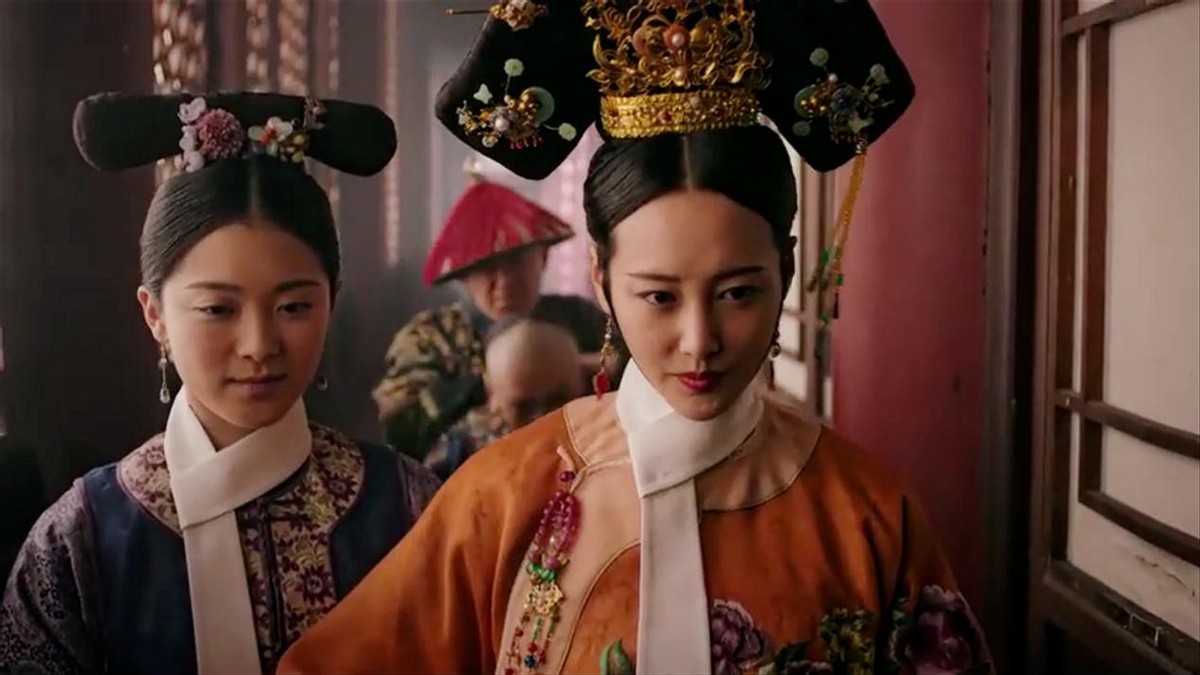 如懿剪掉她的画像焚烧,如懿死前把画剪了