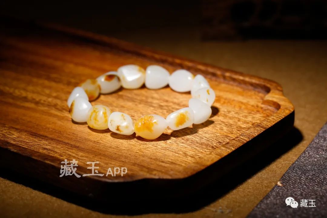 什么样的籽料手串值得入手,价值两万的和田玉圆珠手串