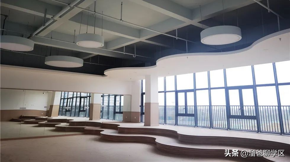 乘着大运会这缕“东风”，应该没有谁比东安湖还快