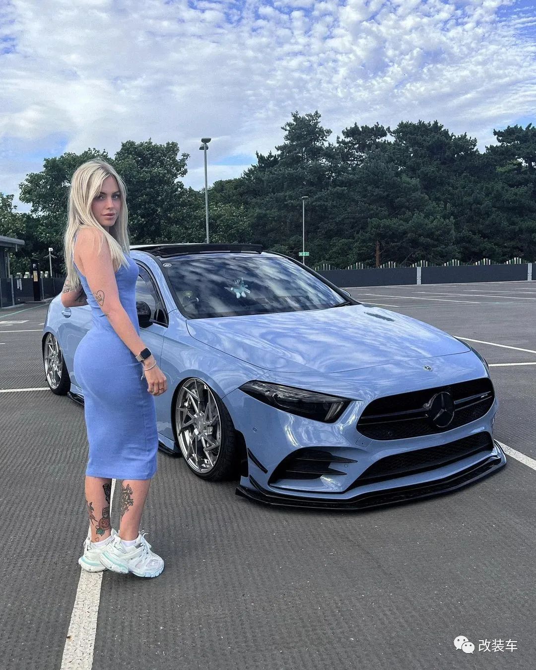 奔驰c级小姐姐改装,奔驰威霆改装小姐姐
