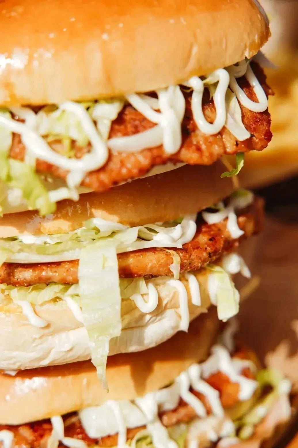 丹霞庄出现一个奇怪阿叔，一万块的店租竟卖起一元一只大鸡腿