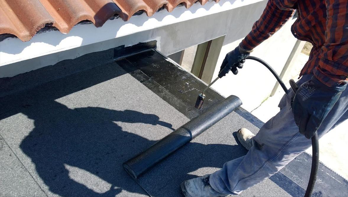 家庭屋顶沥青防水卷材施工全过程,屋顶沥青防水卷材施工视频