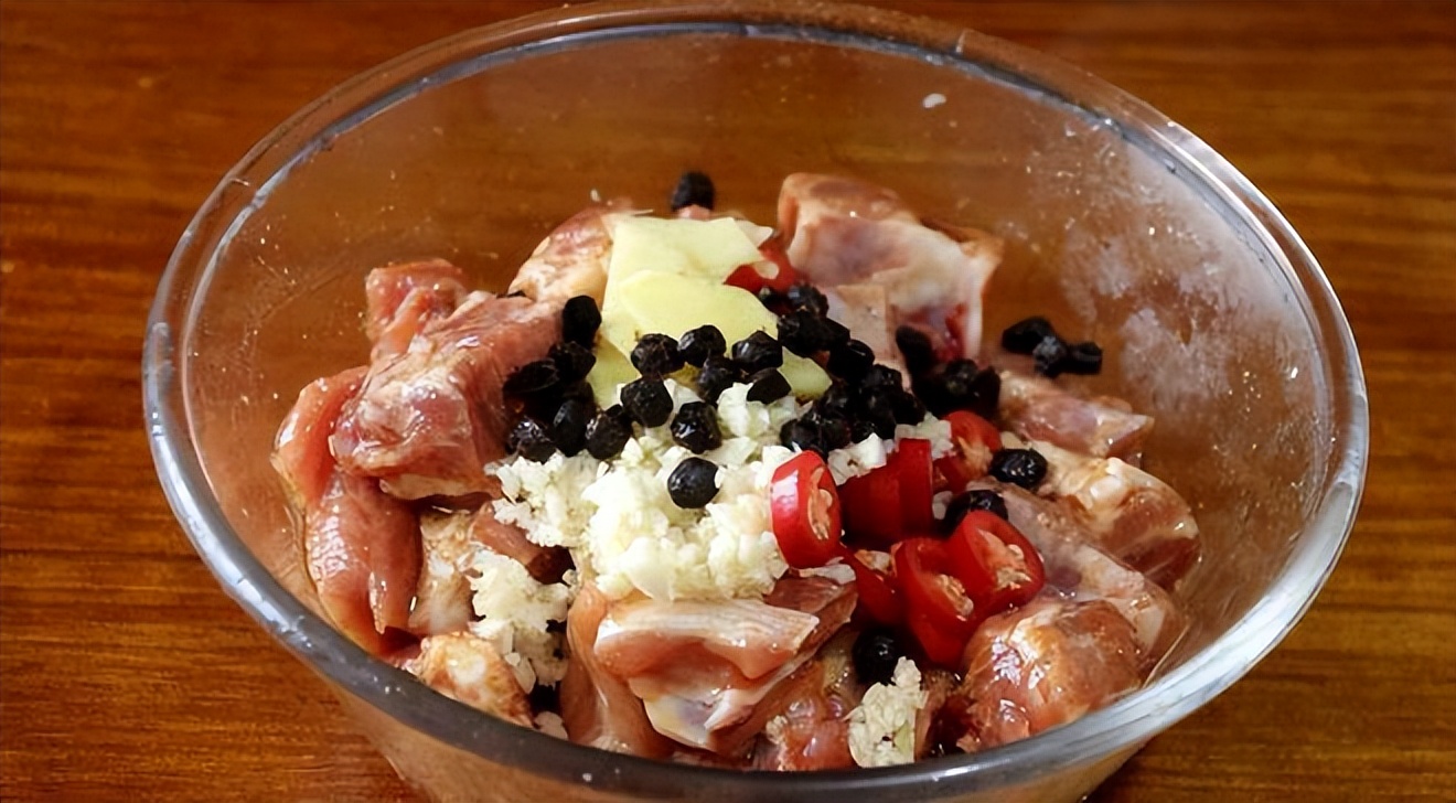 买排骨怎么区分前后排,排骨上有脆骨的是前排还是后排