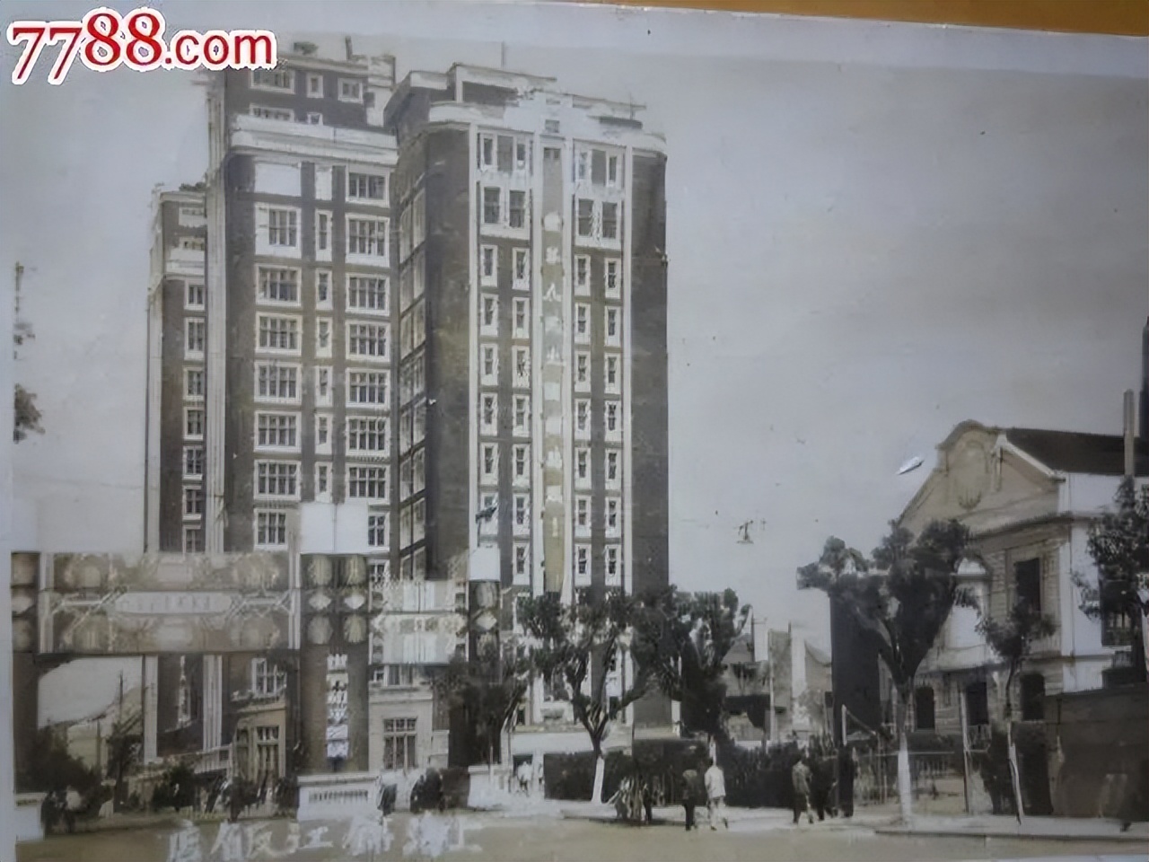 从歌女到业界大亨，锦江饭店创始人有多厉害？杜月笙来吃饭要排队