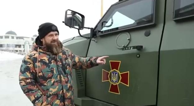 俄军即将攻城？车臣总统缴获乌军装甲车后高调炫耀：进城阅兵