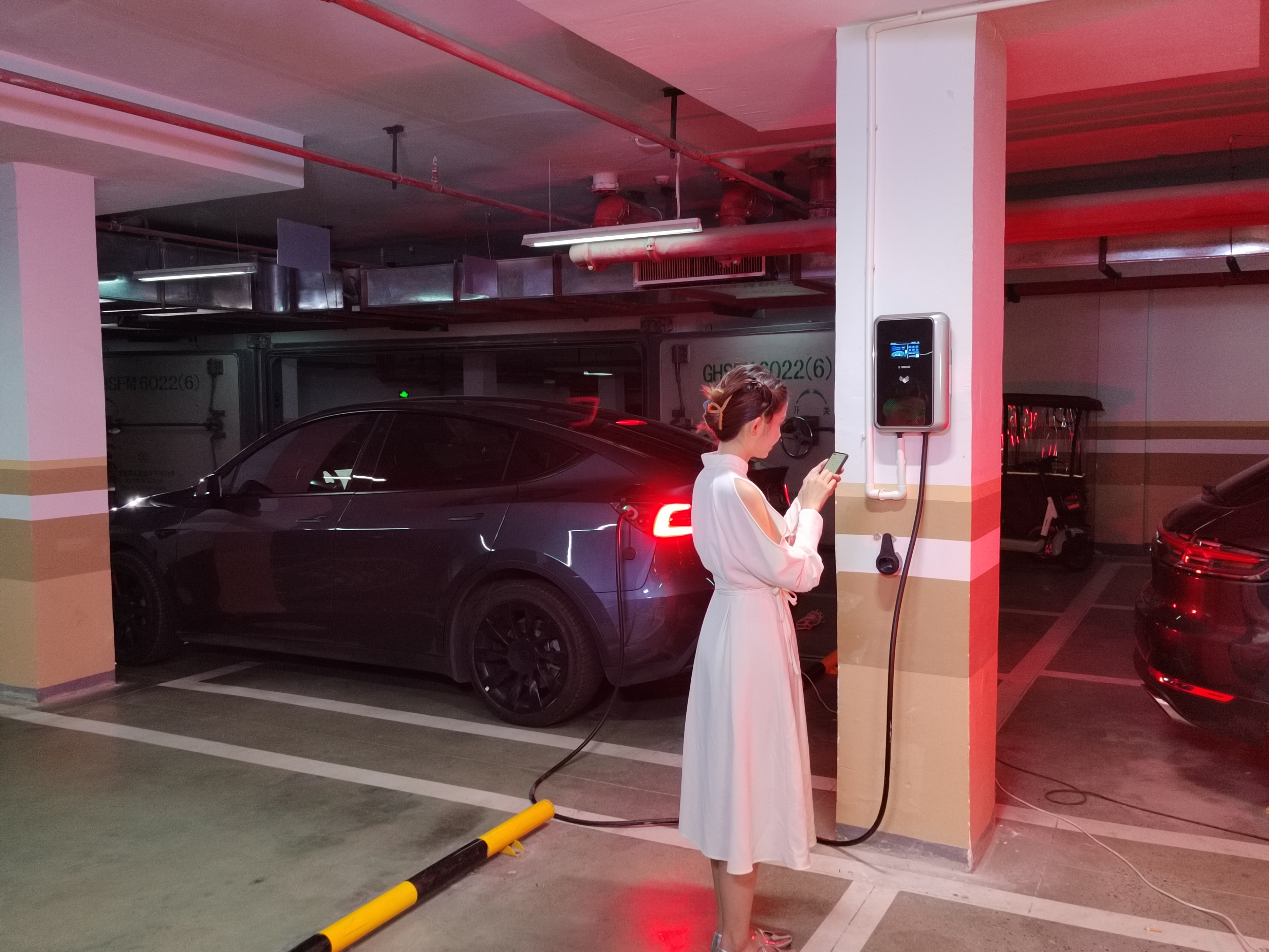 特斯拉家庭充电桩跟旅行充电桩,特来电家用充电桩和特斯拉充电桩