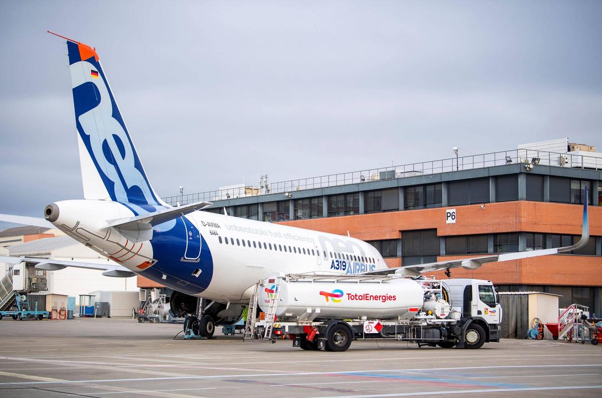 法国用人民币结算，俄媒公布法苏联手视频，中俄大门，为法国敞开