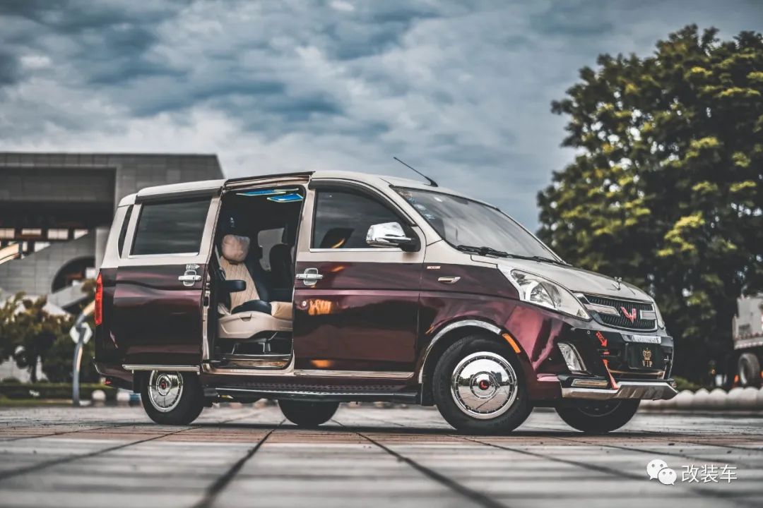 五菱荣光v七座变四座,五菱荣光v新款五座