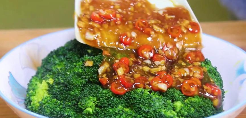 失眠多是肝火盛！建议中老年人，多吃3样青菜，降肝火，助睡眠