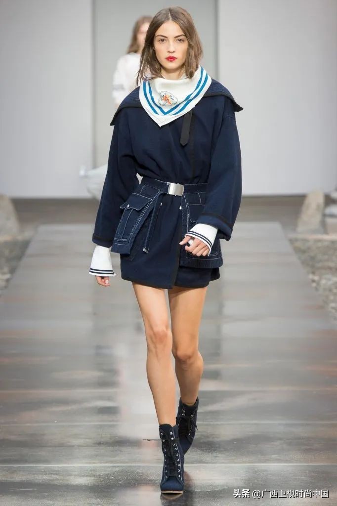 简单又时髦的丝巾系法你学到了吗,美丽时尚精美基础丝巾推荐