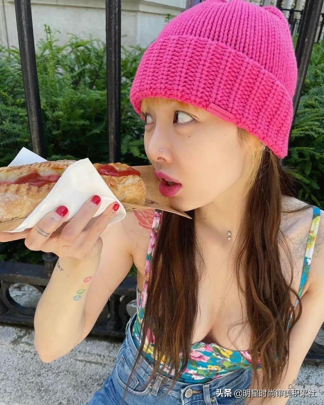 泫雅街拍完整版,泫雅同款复古蕾丝边牛仔裤