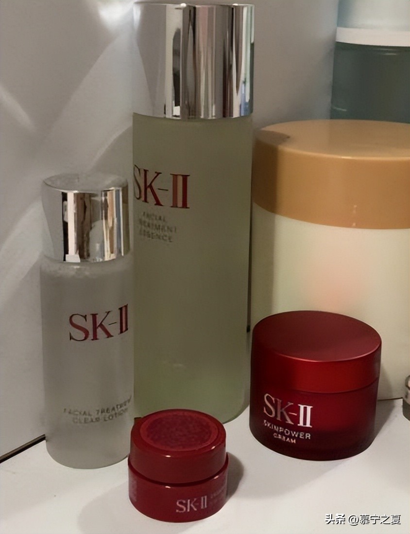 菌菇水和科颜氏高保湿水哪个好,金盏花爽肤水和菌菇水哪个好用