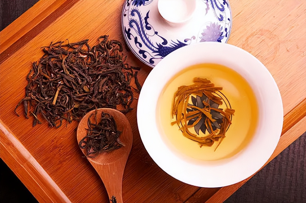 “过期茶”还能喝吗？茶叶保质期究竟是多久？老茶客：学问太大了