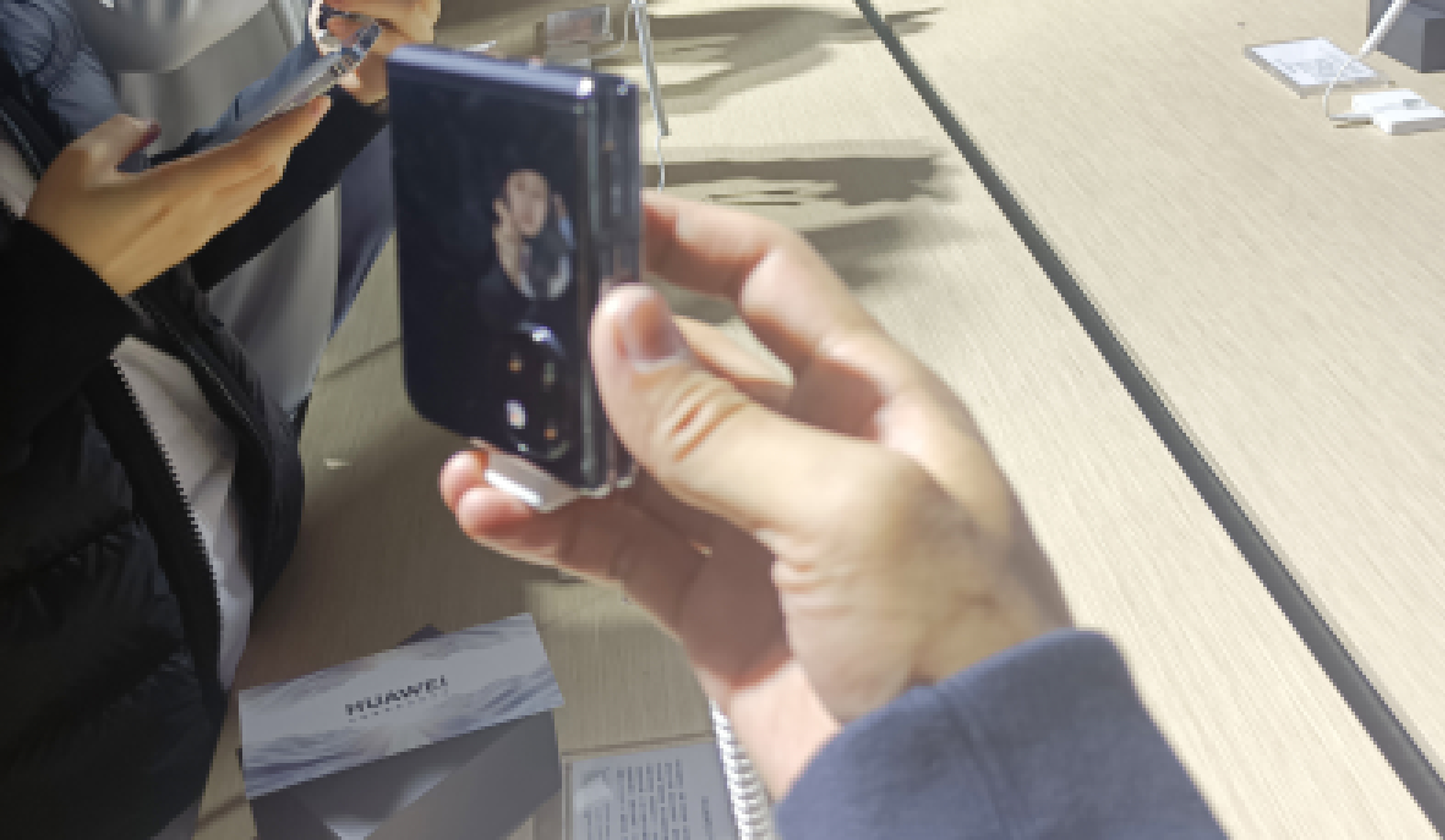 你用过最好看“翻盖”的手机：除了华为P50Pocket，谁才是第一？