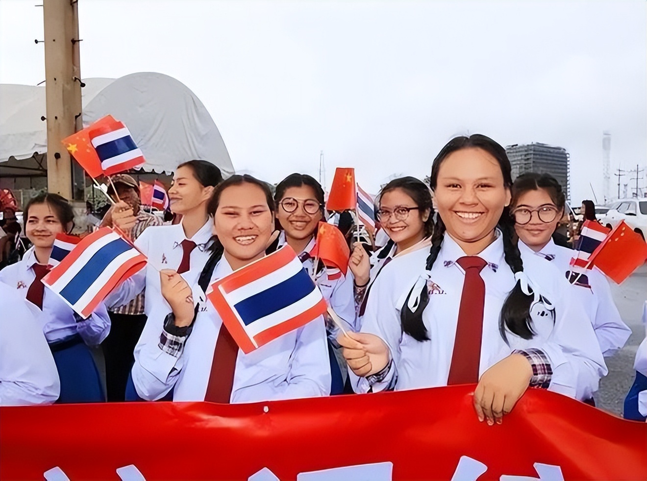 2016年霸气拒绝德日,与中国签752亿大订单,今有难中国伸手援助