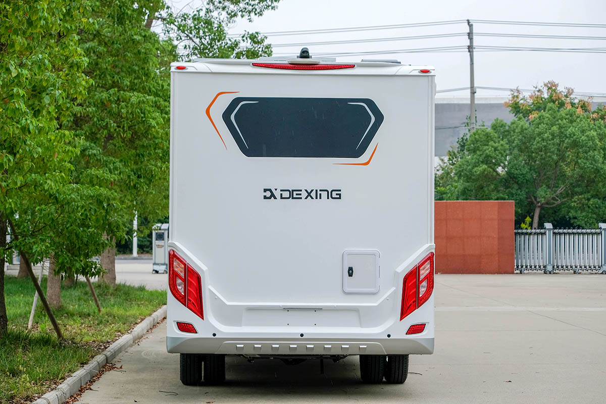 可在城市代步又可旅行的t型房车,中轴低顶b型15万左右房车推荐