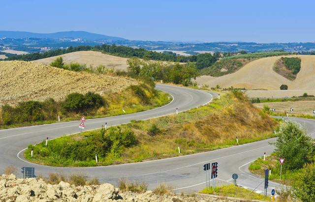 胡扯：专家建议低收入群体用私家车去拉活，将自己的2套房发租
