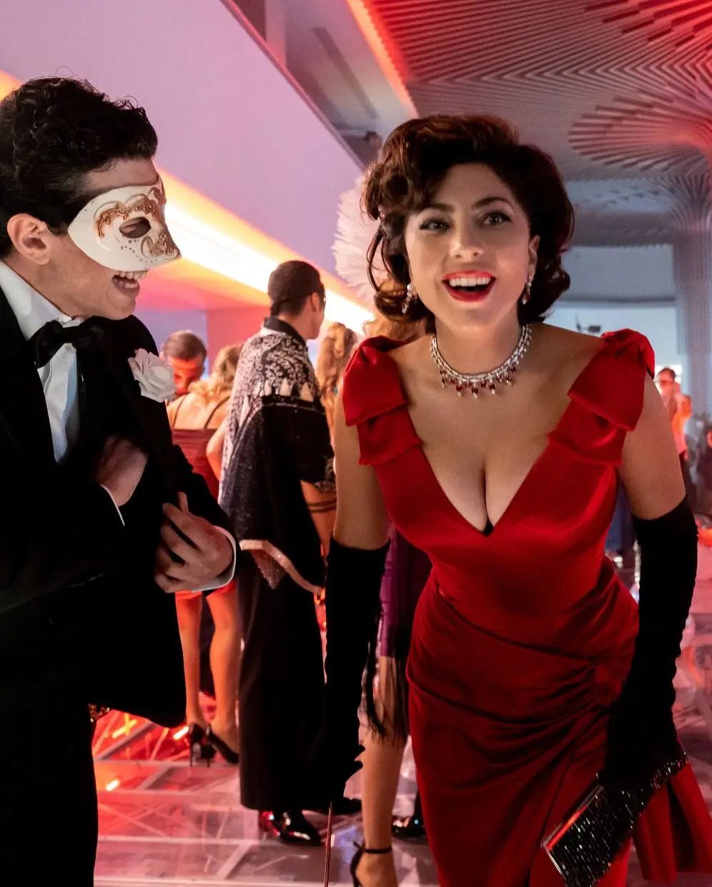 这颗生于东方，在法兰西结果的红莓，“果农”竟是卡地亚？