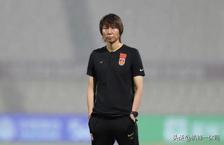 前男足教练李铁被抓，男足不行到底是谁的责任？