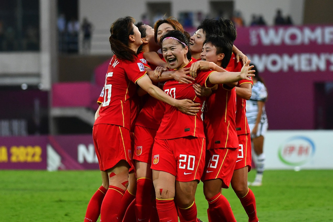 女足亚洲杯中国夺冠海报,女足赢球海报