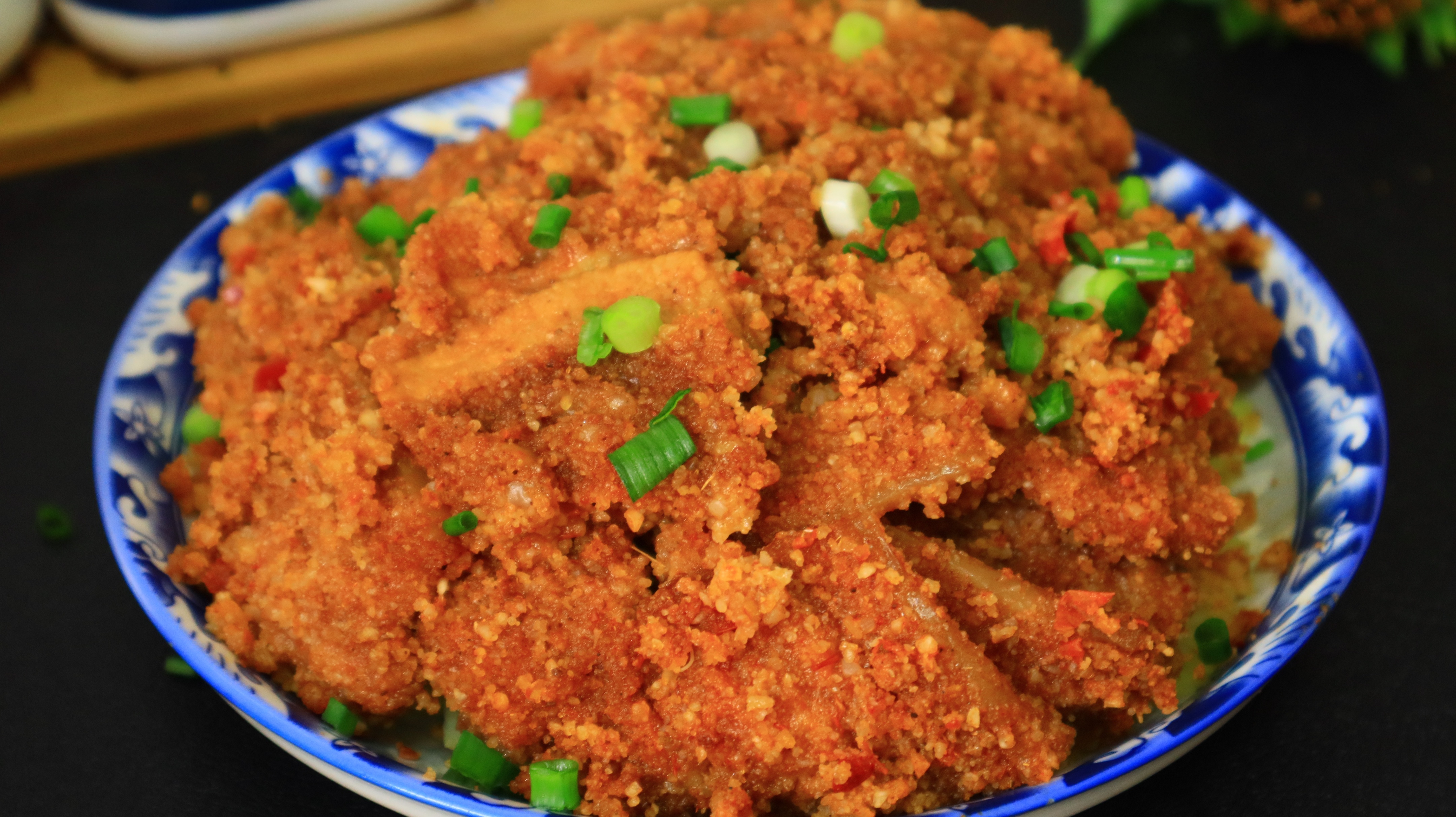 这应该是粉蒸肉最简单的做法，不用炒不用泡，肉片软糯，香而不腻