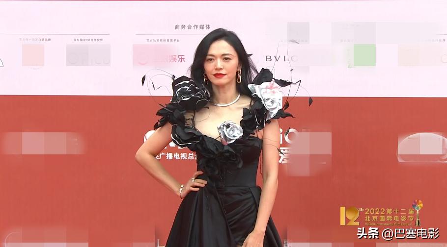 刘亦菲变胖后的走红毯,刘亦菲翻车红毯造型