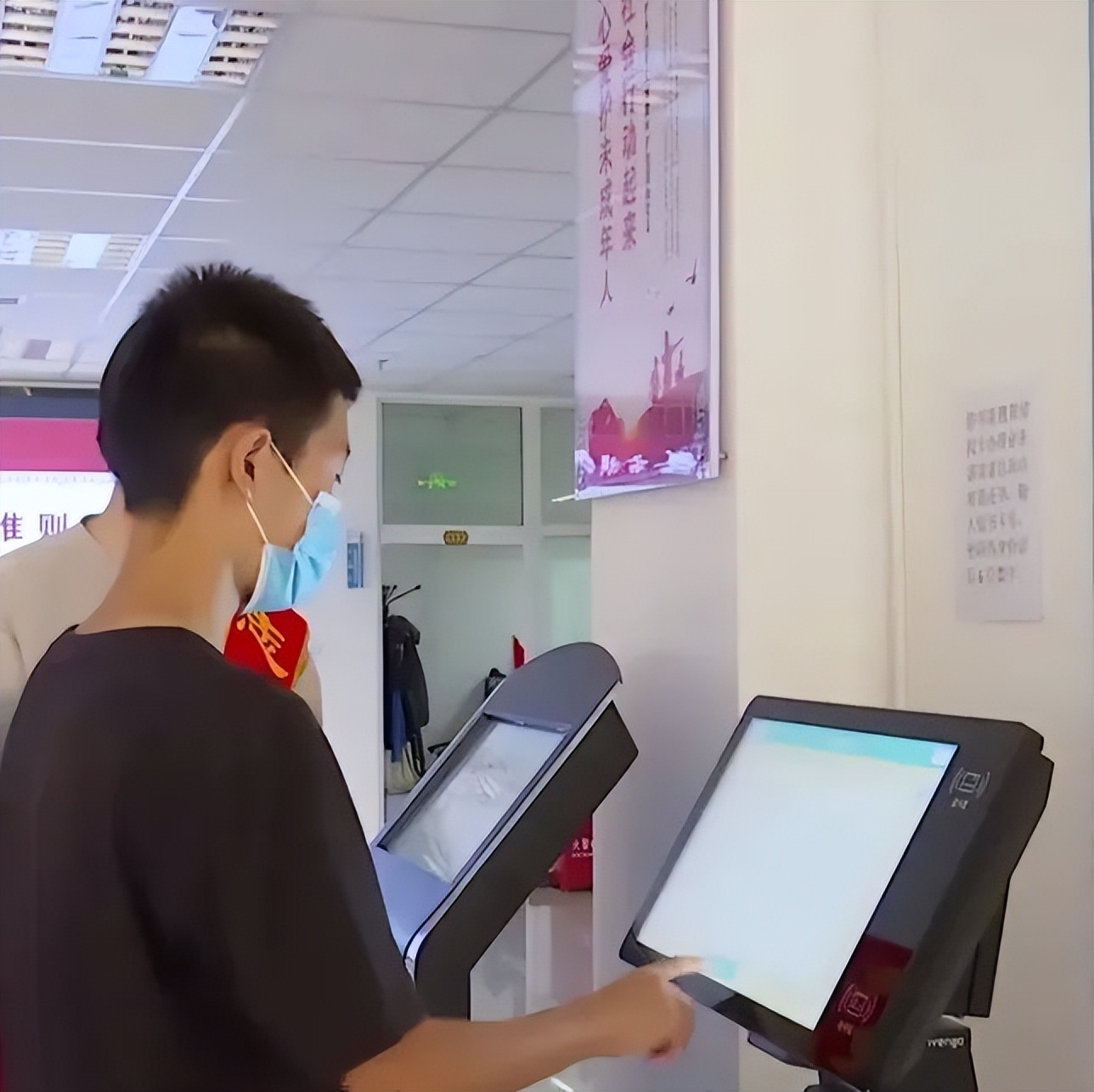 行业首个开放式无感智慧借阅系统，颜“智”在线，科技感十足！