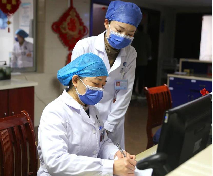 长黑眼圈是身体哪里出问题了吗,长黑眼圈和斑是什么原因