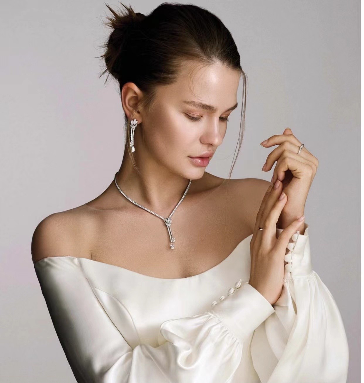 婚纱皇冠黑色霸气造型图片,婚纱饰品搭配图片