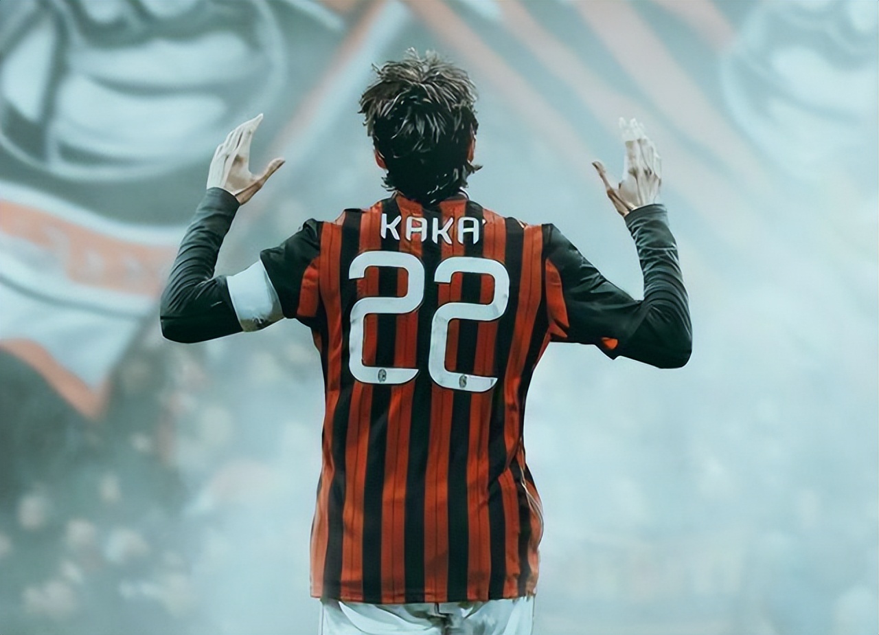 他巅峰那年，梅西C罗当背景板，二婚妻子27岁，前妻最为可惜