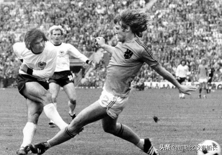 世界足坛近年十大球星,盘点世界体坛巨星退役年龄