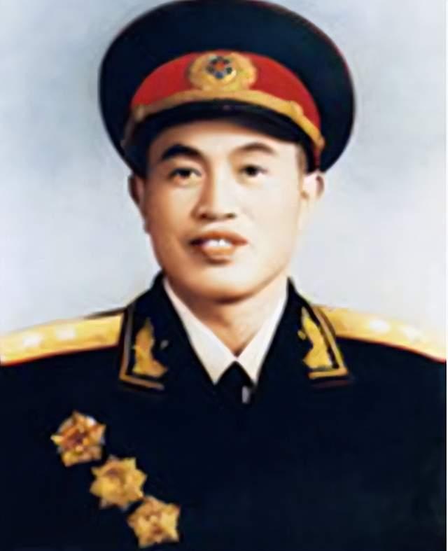 他是旋风司令，戎马一生无败绩，指挥的战例被美国佬写进教科书