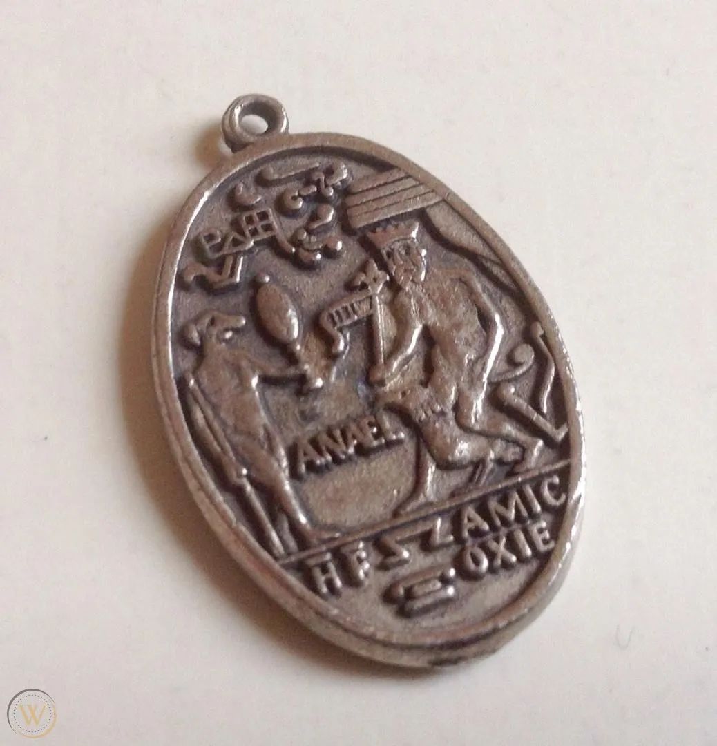 不能少了这件“幸运”珠宝，不但自带“神秘力量”还能时髦到没朋友