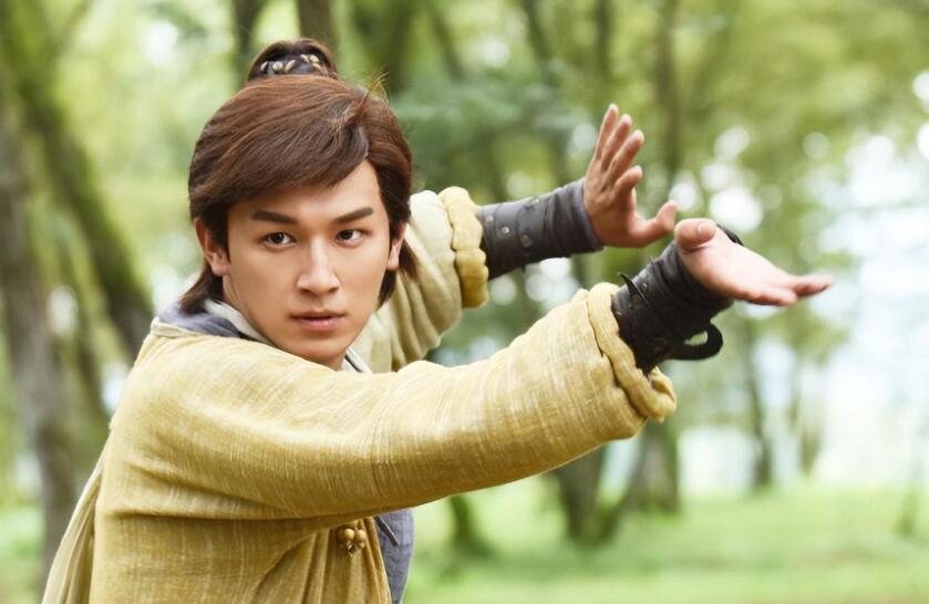 郭靖黄蓉和欧阳锋对打,黄蓉被欧阳锋伤害