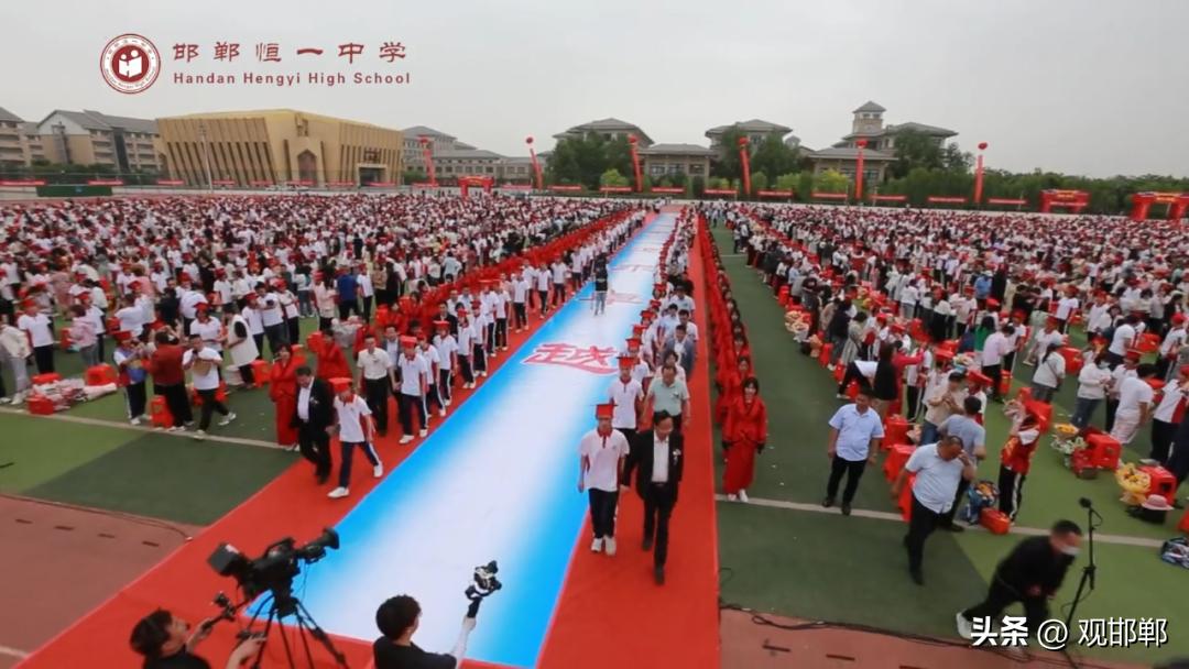 以爱之名育心成长主题活动,成人礼仪式学校举办