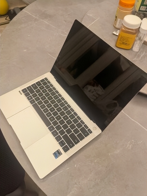 surfacepro8瀵规瘮鍗庝负matebooke,redmibookpro14鍜屽崕涓簃atebook14