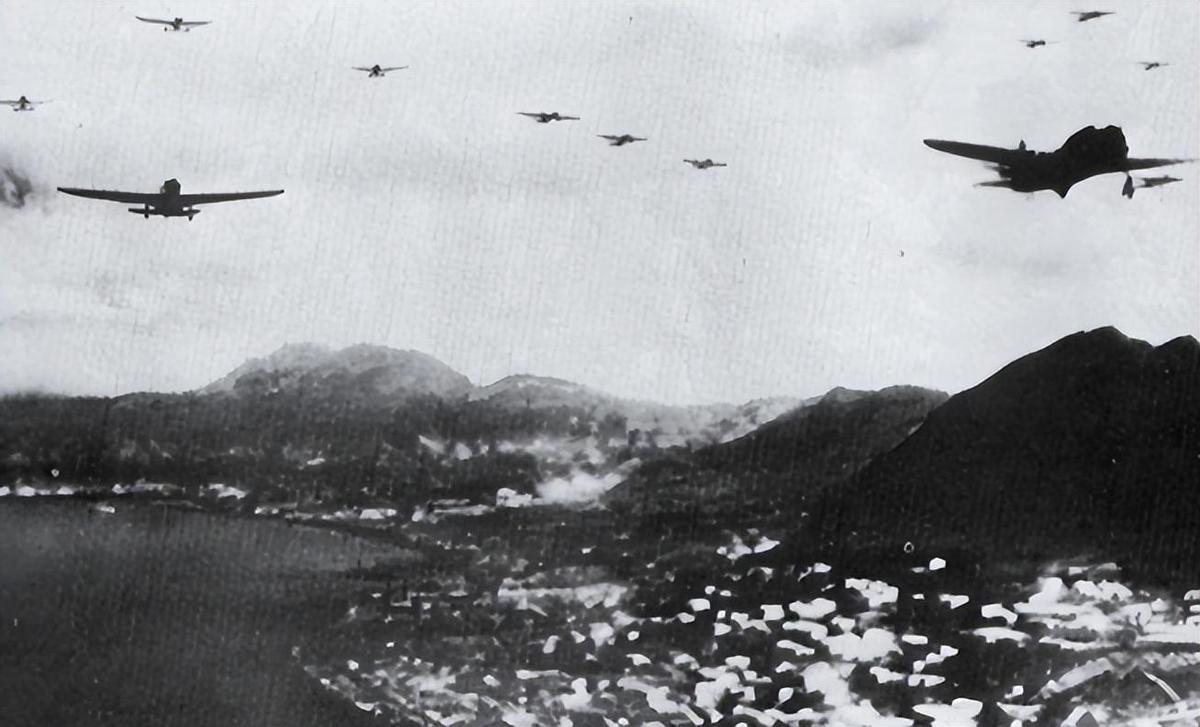 女子穿日军军装拍照被拘留,女子穿侵华日军服装摆拍新闻视频