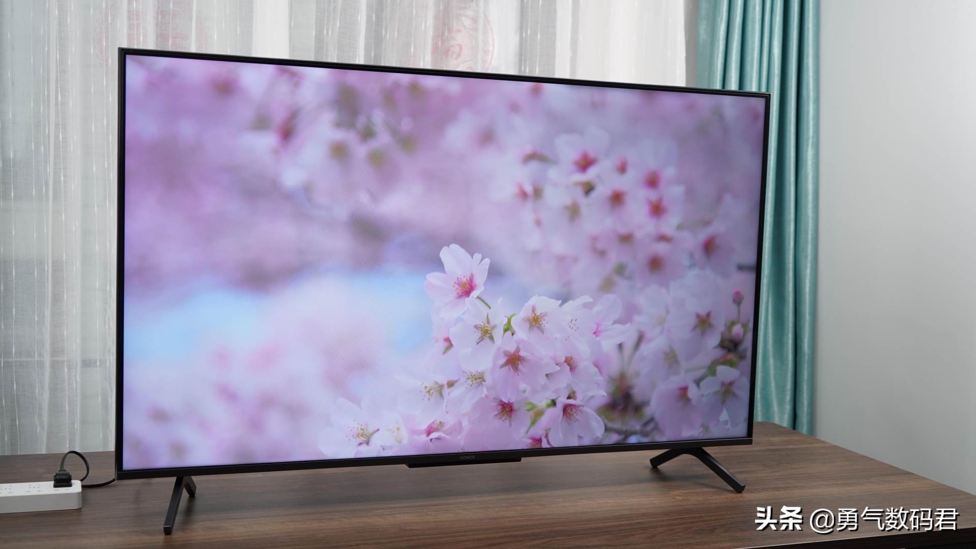 荣耀智慧屏x12g版与4g版谁值得买,荣耀智慧屏x175寸和se75寸