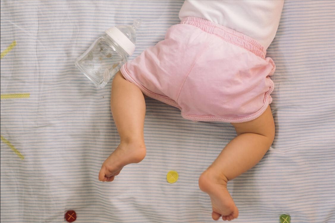 夏天带娃，有4件事不能“盲”听老人意见，明摆着就是在“坑”娃