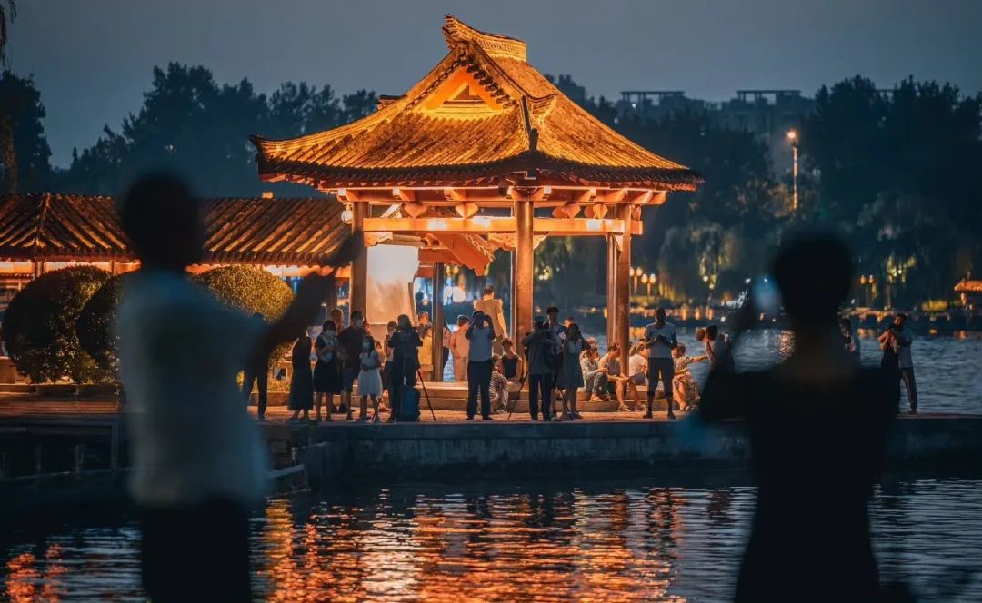 好看又好逛，不愧是济南的夜！来感受济南夜晚的美好吧~